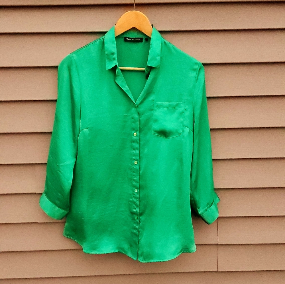 🍒Violet & Clair Green blouse M NWOT🍒